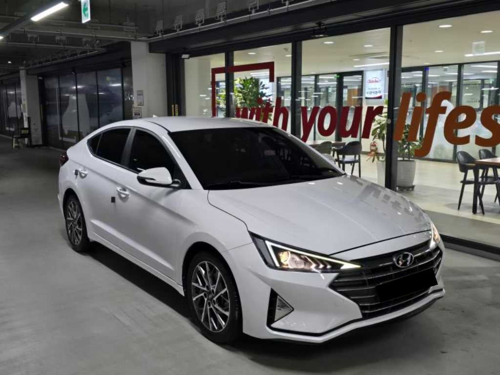 Hyundai Avante — photo 02