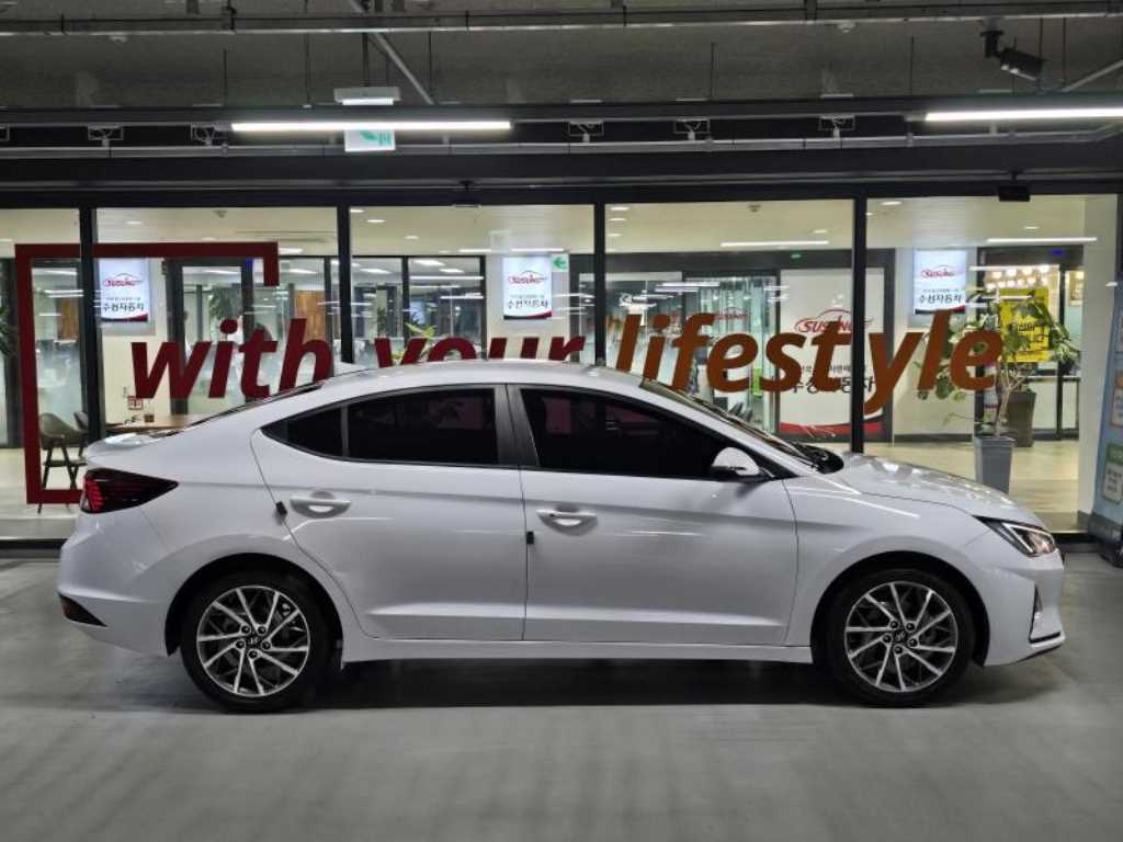 Hyundai Avante — photo 03