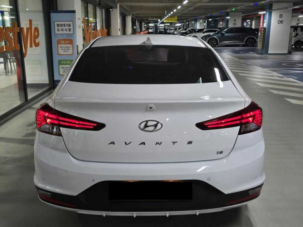 Hyundai Avante — photo 05