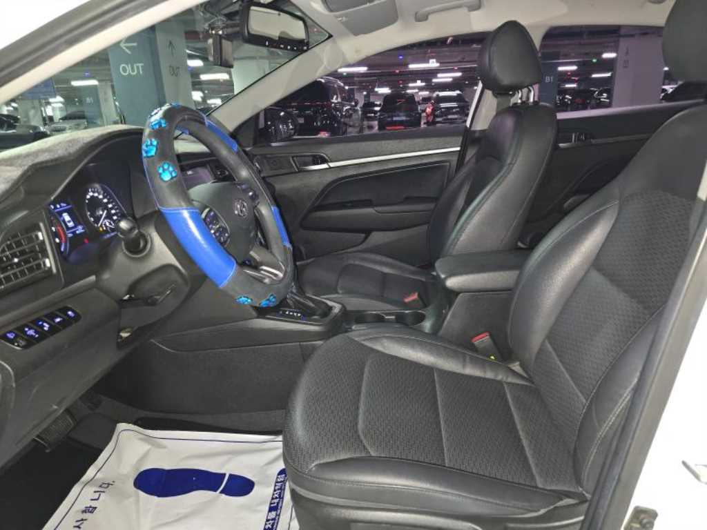 Hyundai Avante — photo 07