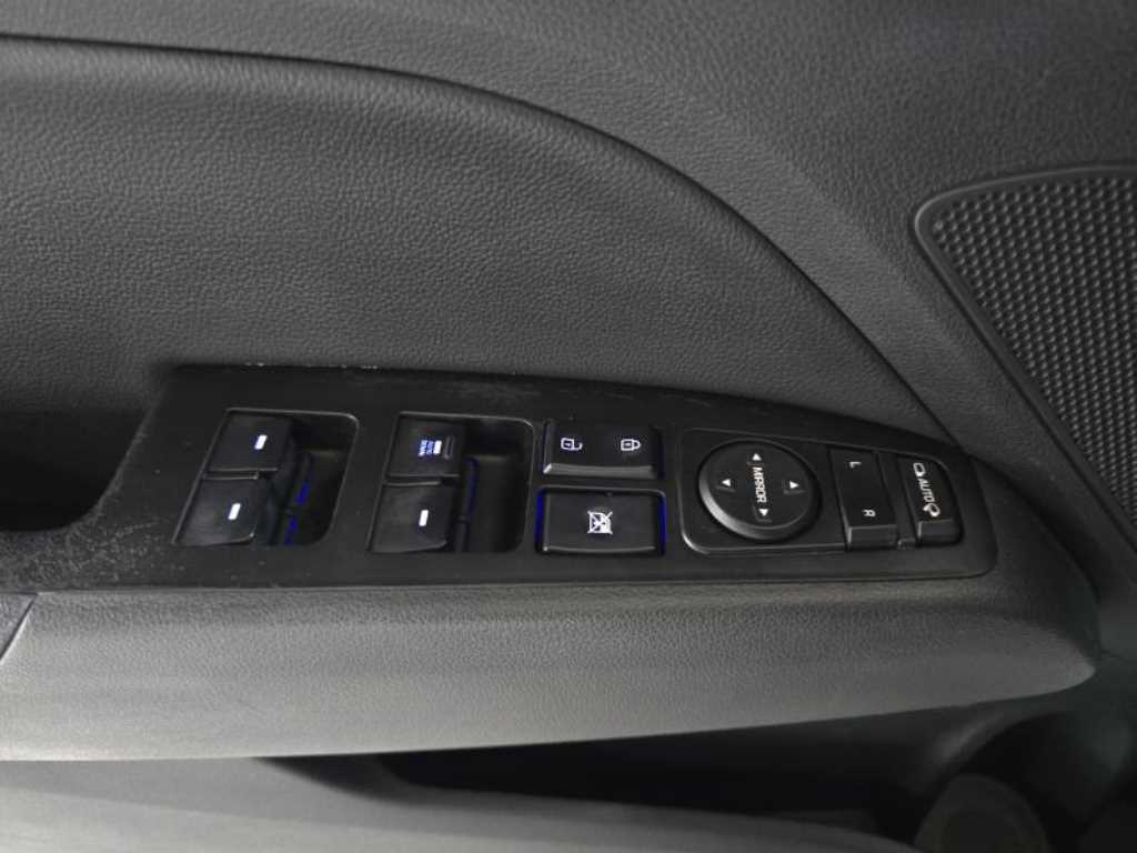 Hyundai Avante — photo 11