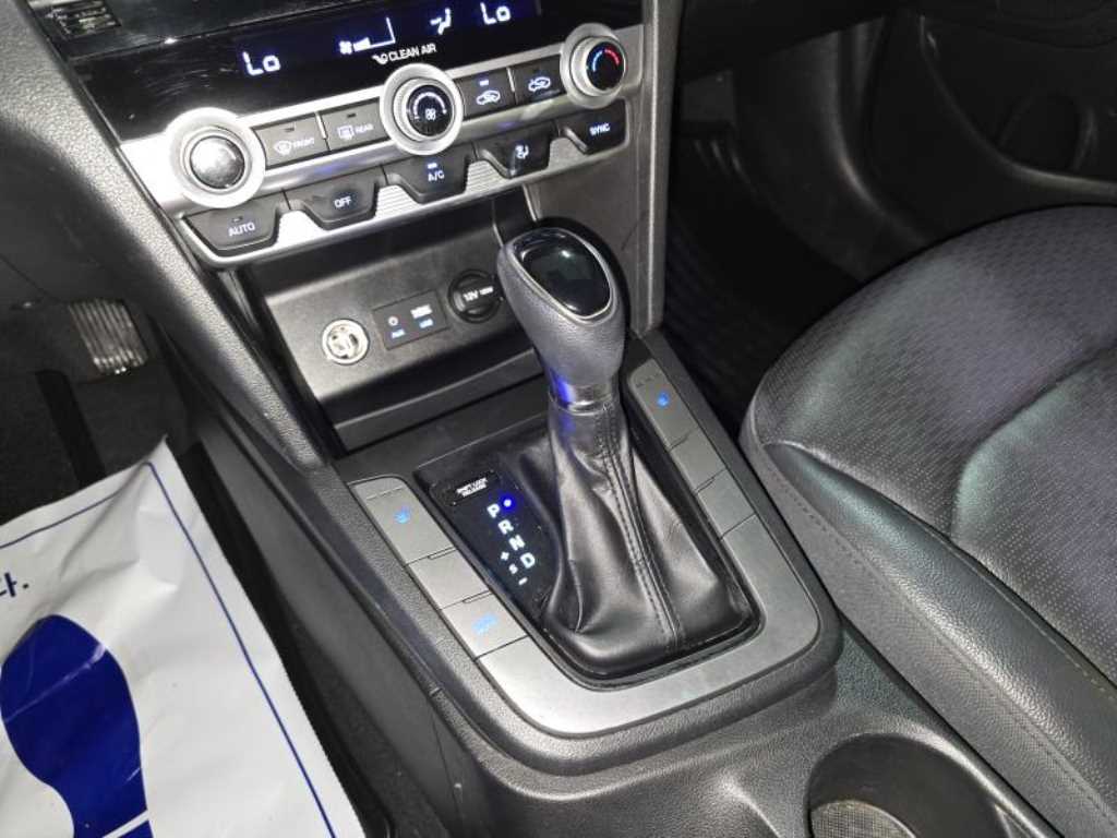 Hyundai Avante — photo 17