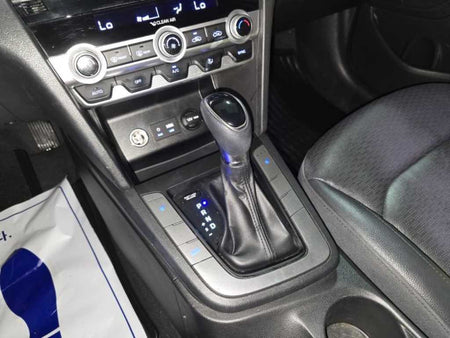 Hyundai Avante — photo 17