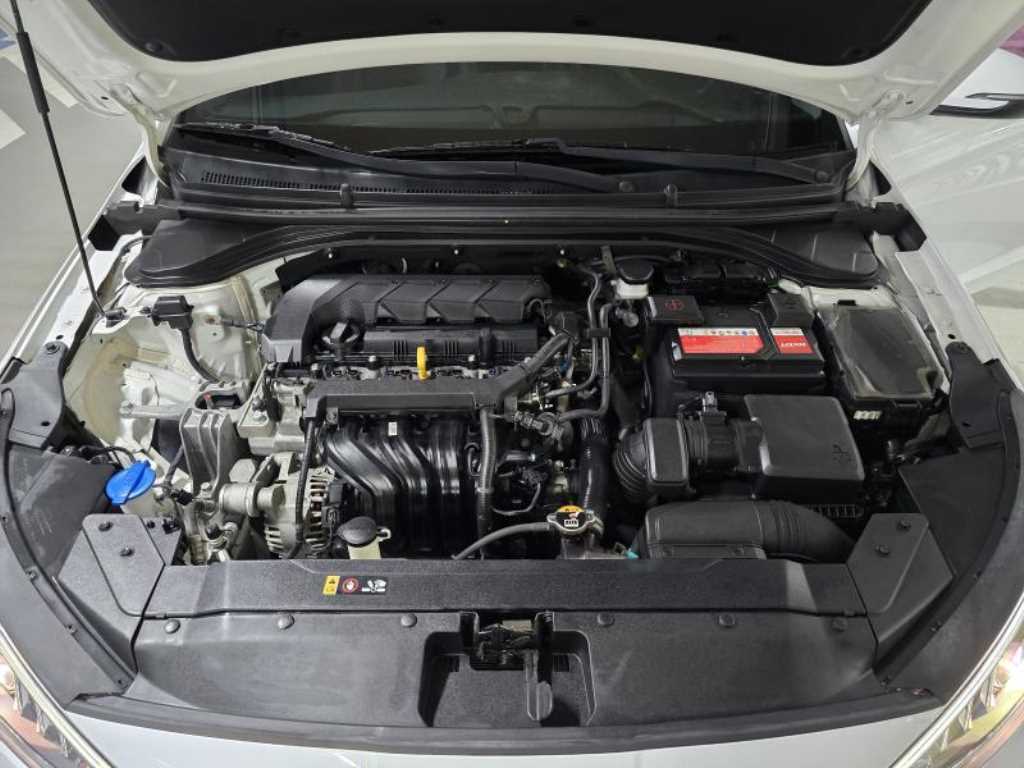 Hyundai Avante — photo 19