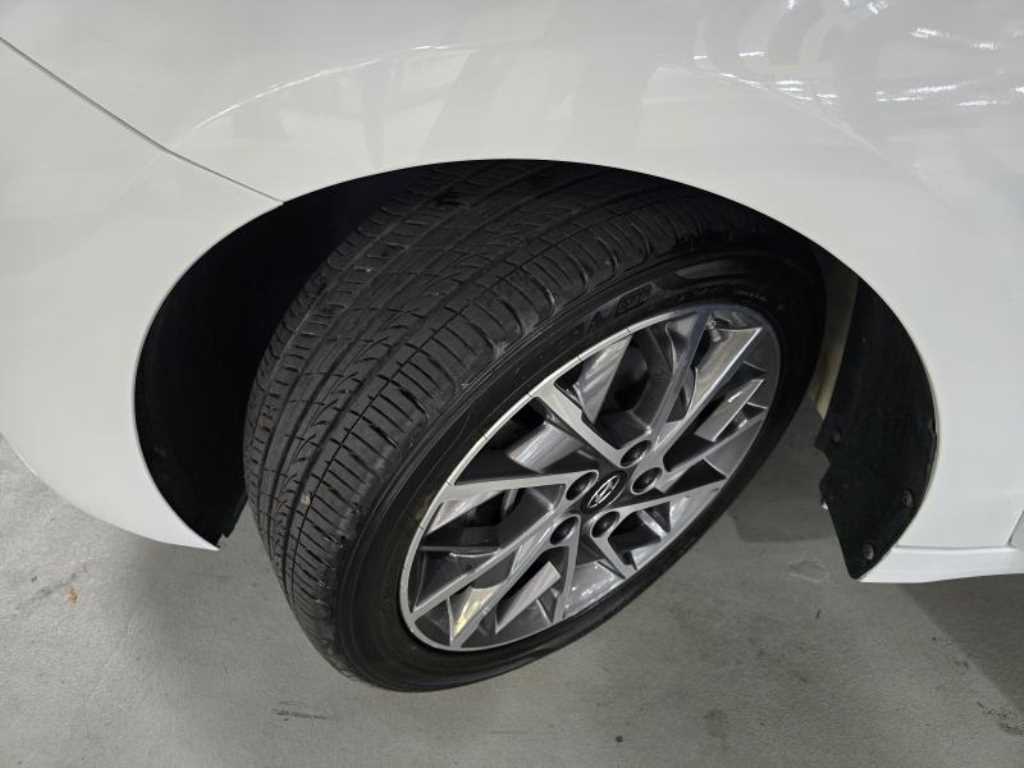 Hyundai Avante — photo 20
