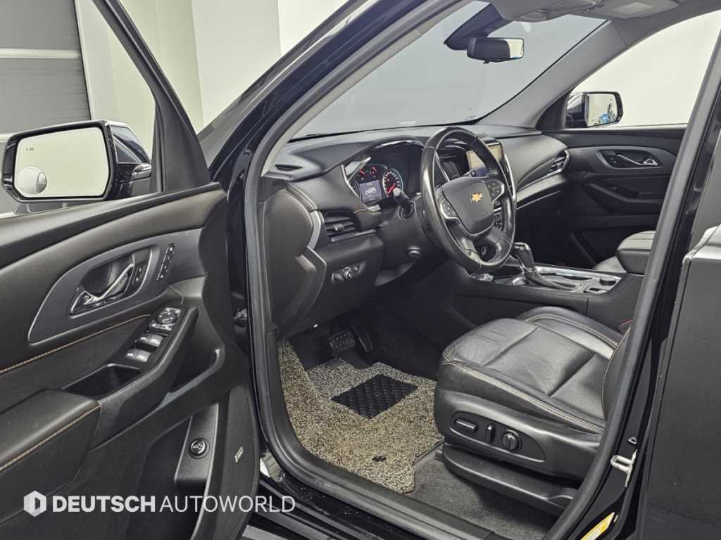 CHEVROLET Traverse — photo 11