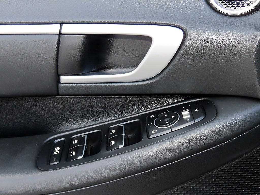 Hyundai Sonata — photo 11
