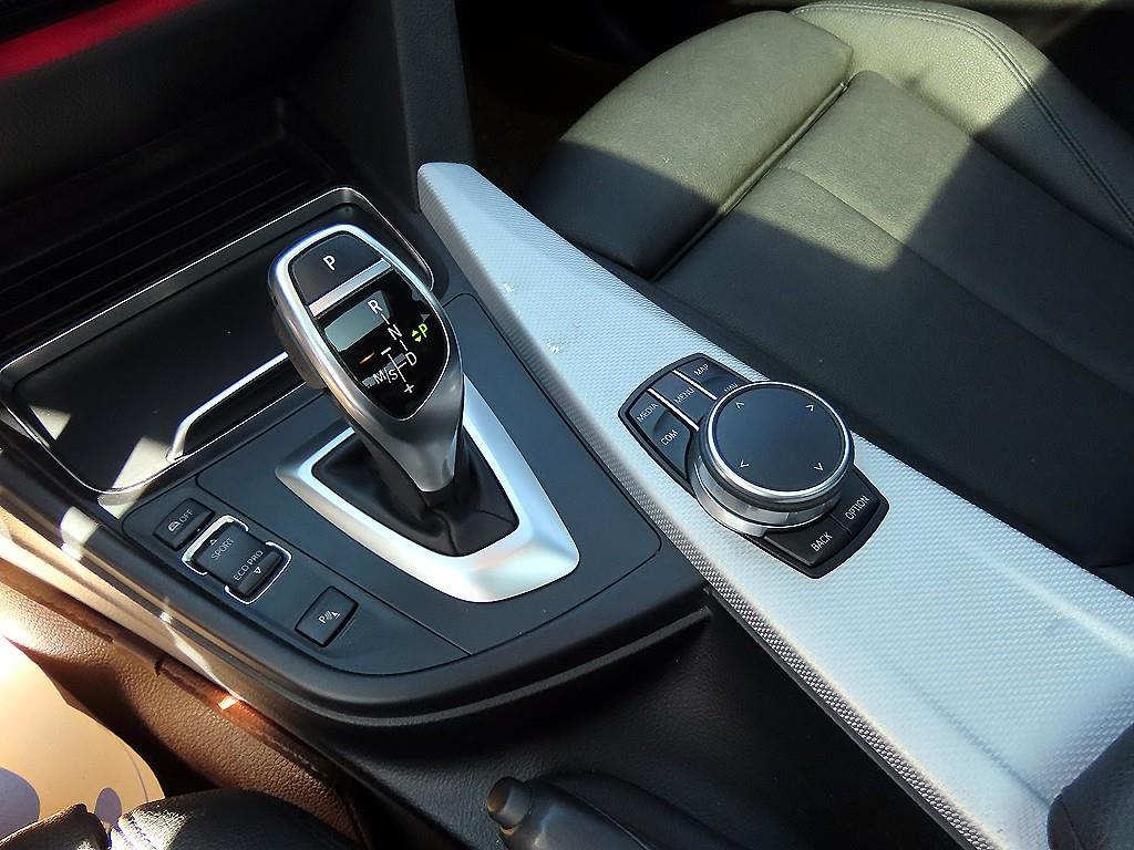 BMW 3-Series — photo 11