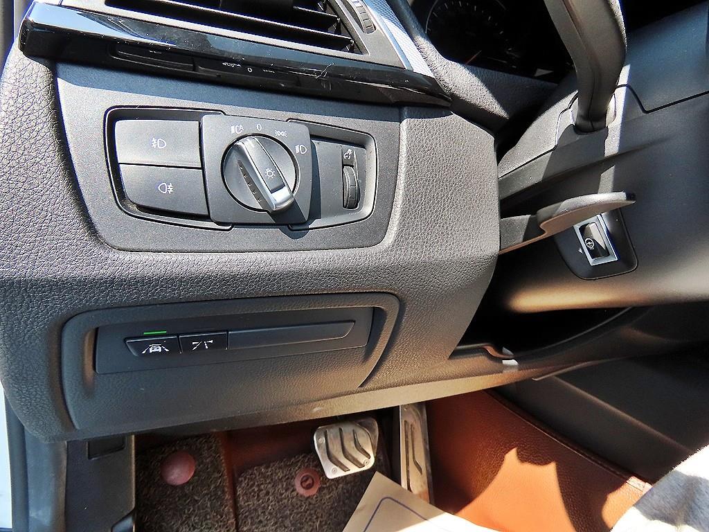 BMW 3-Series — photo 13