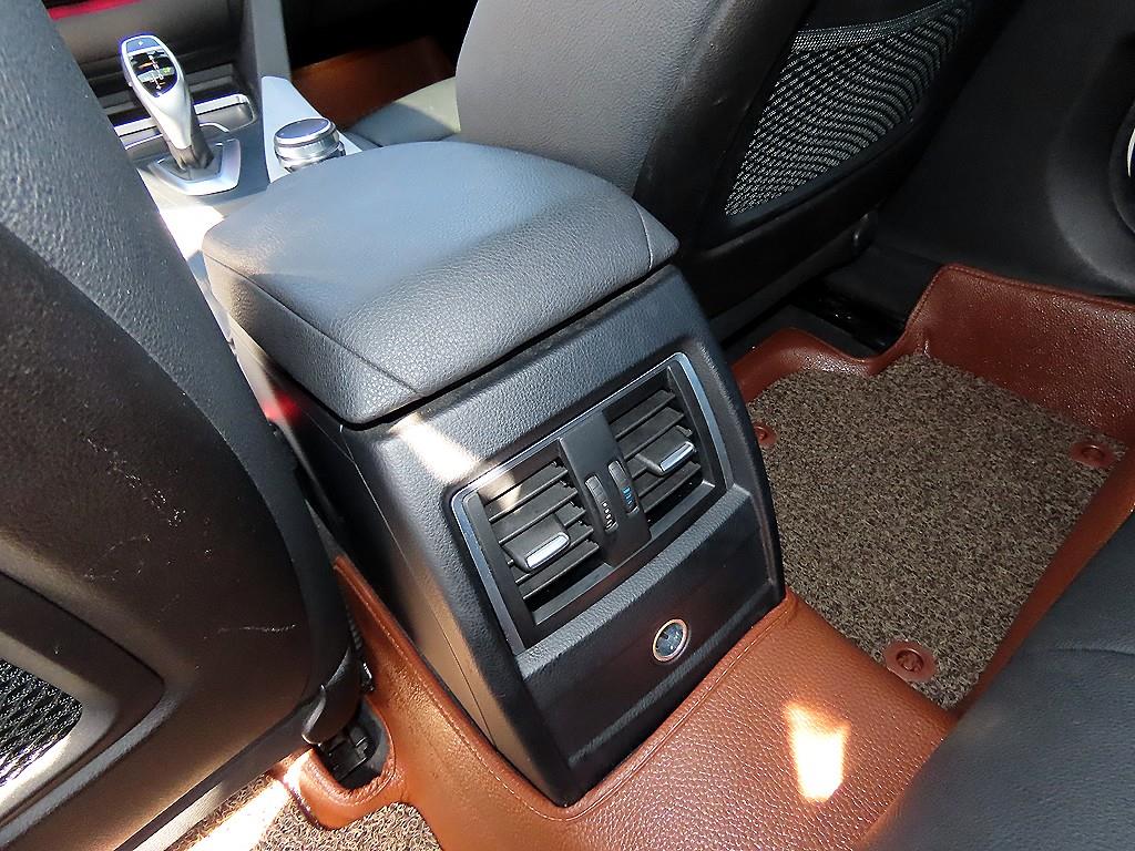 BMW 3-Series — photo 17
