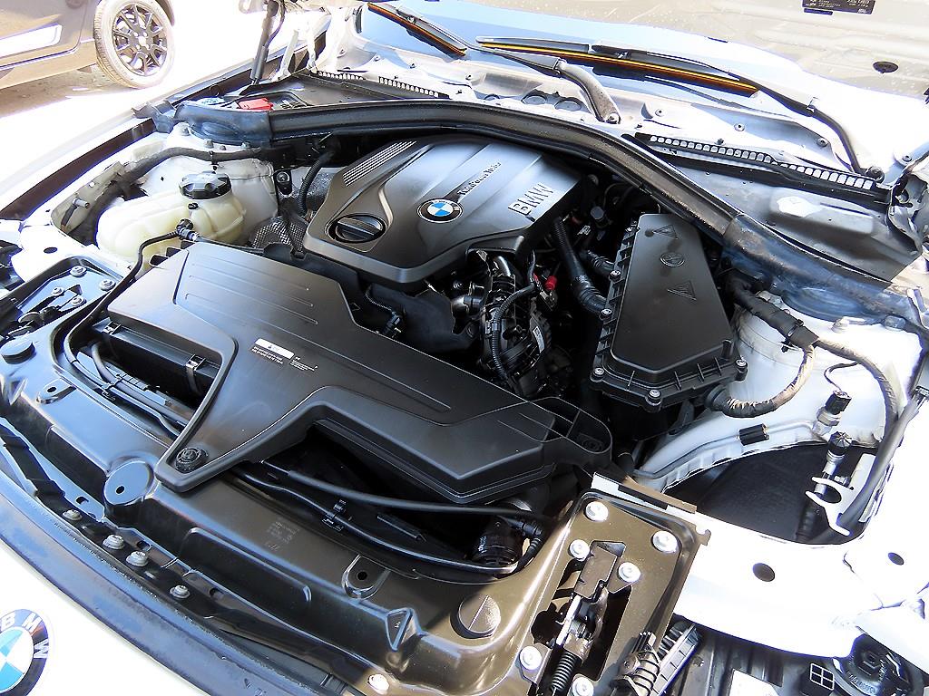 BMW 3-Series — photo 19