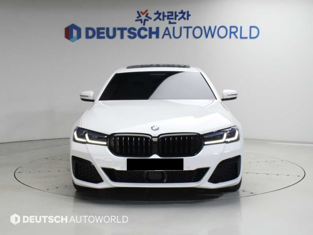 BMW 5-Series — photo 01
