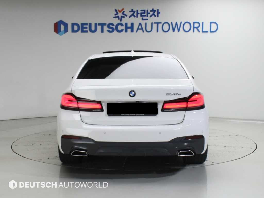 BMW 5-Series — photo 03