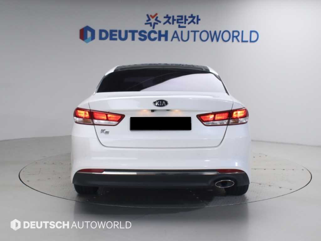 Kia K5 — photo 04