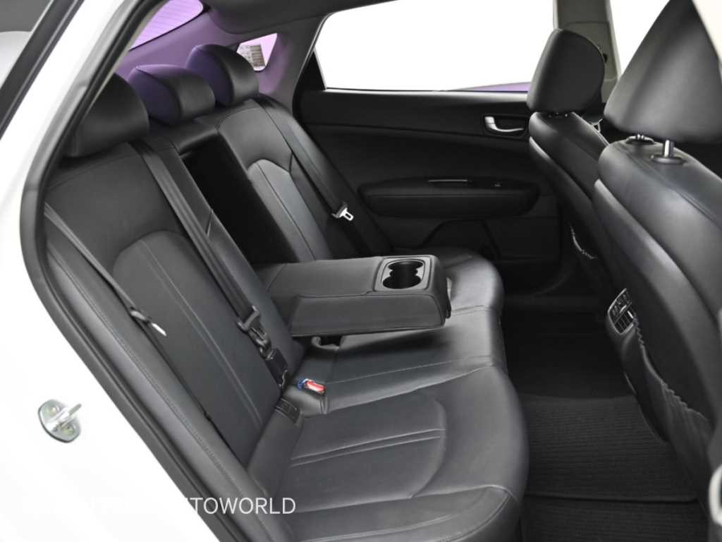 Kia K5 — photo 12