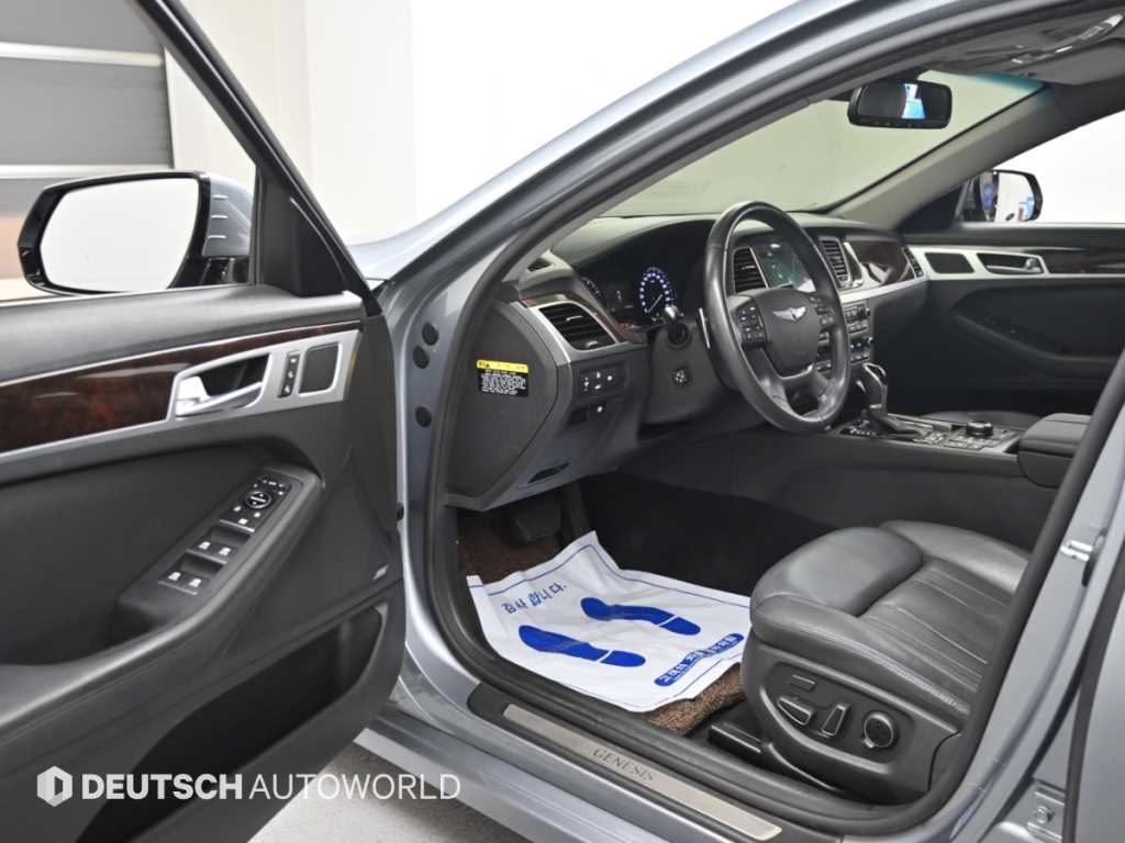 Hyundai Genesis — photo 11