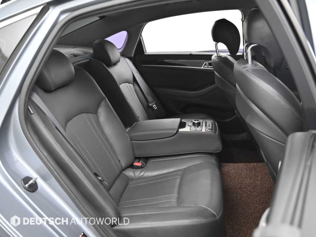 Hyundai Genesis — photo 12