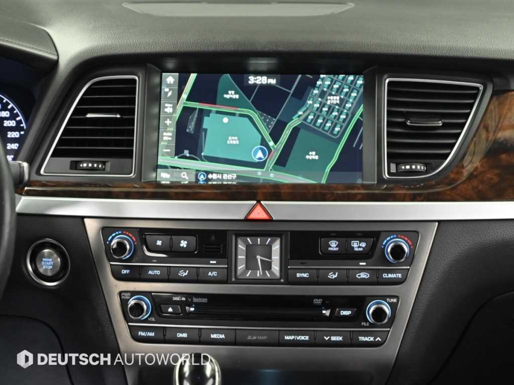 Hyundai Genesis — photo 14