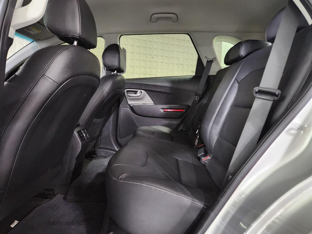 Kia Niro — photo 07