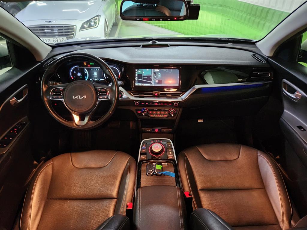 Kia Niro — photo 08