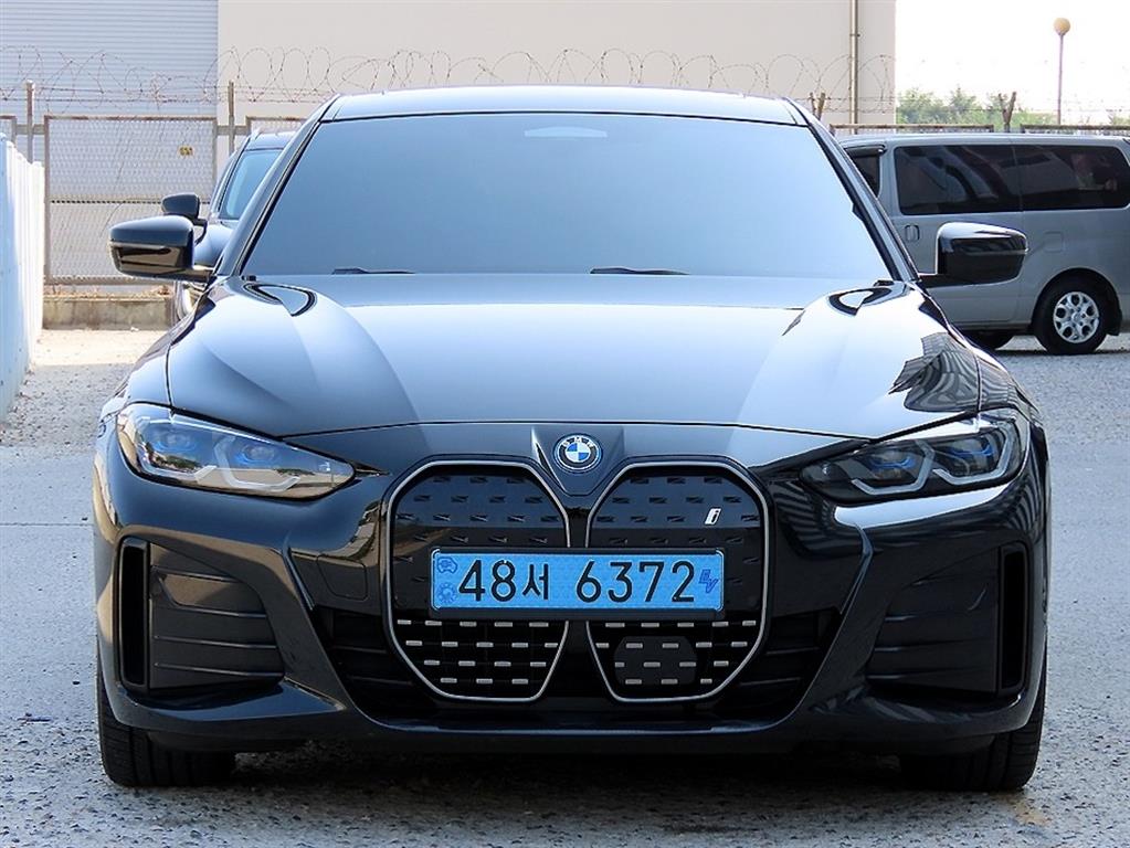 BMW i4 — photo 01