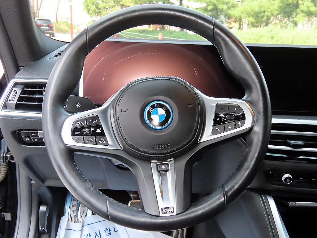 BMW i4 — photo 08