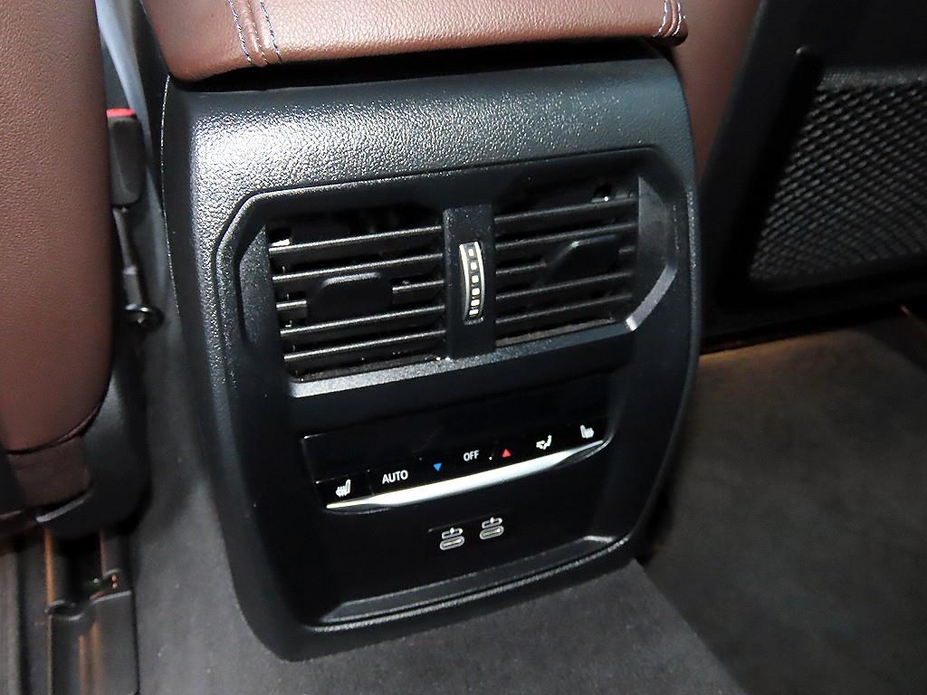 BMW i4 — photo 16