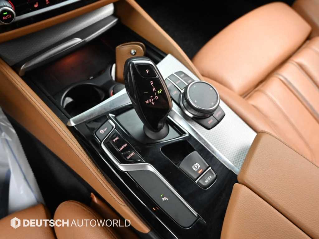 BMW 5-Series — photo 09