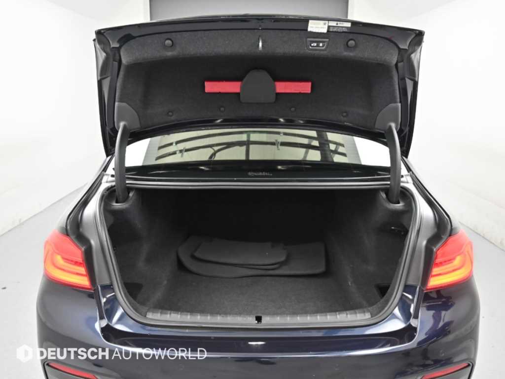 BMW 5-Series — photo 19