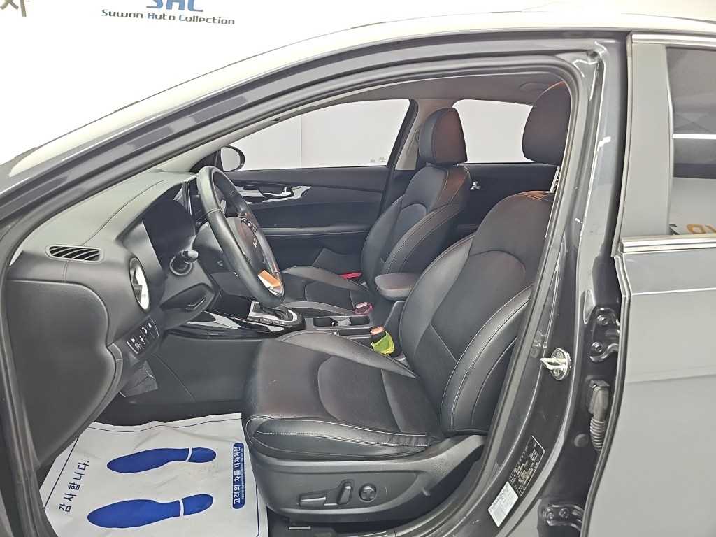 Kia K3 — photo 11