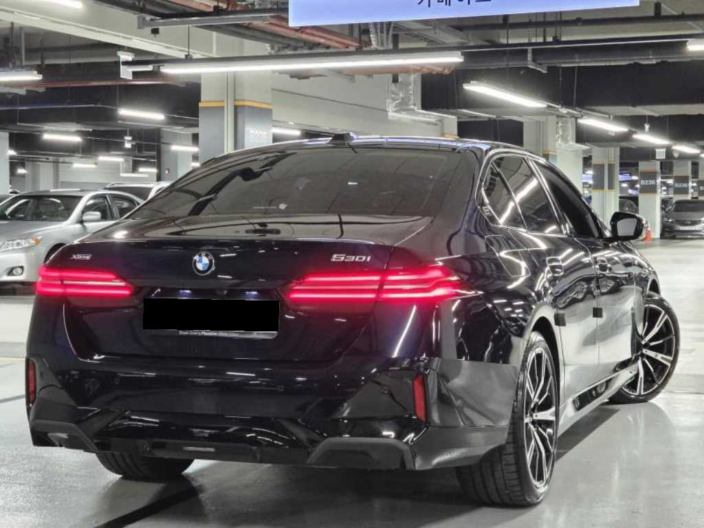 BMW 5-Series — photo 04