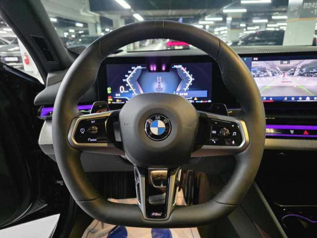 BMW 5-Series — photo 08