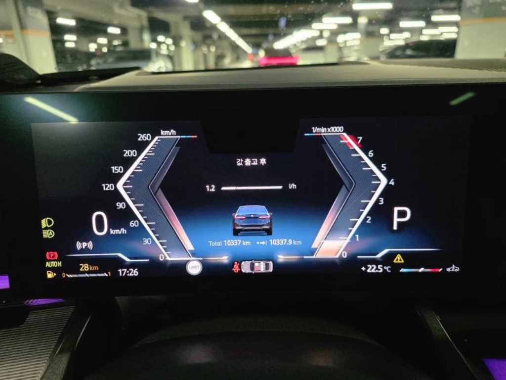 BMW 5-Series — photo 09