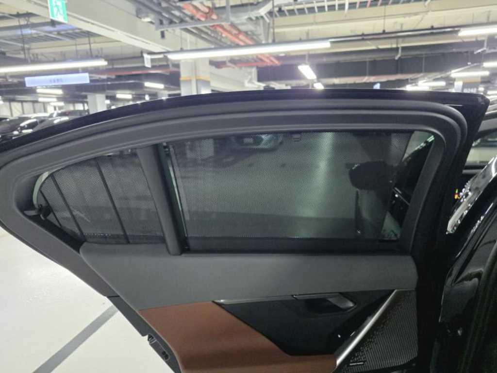 BMW 5-Series — photo 15