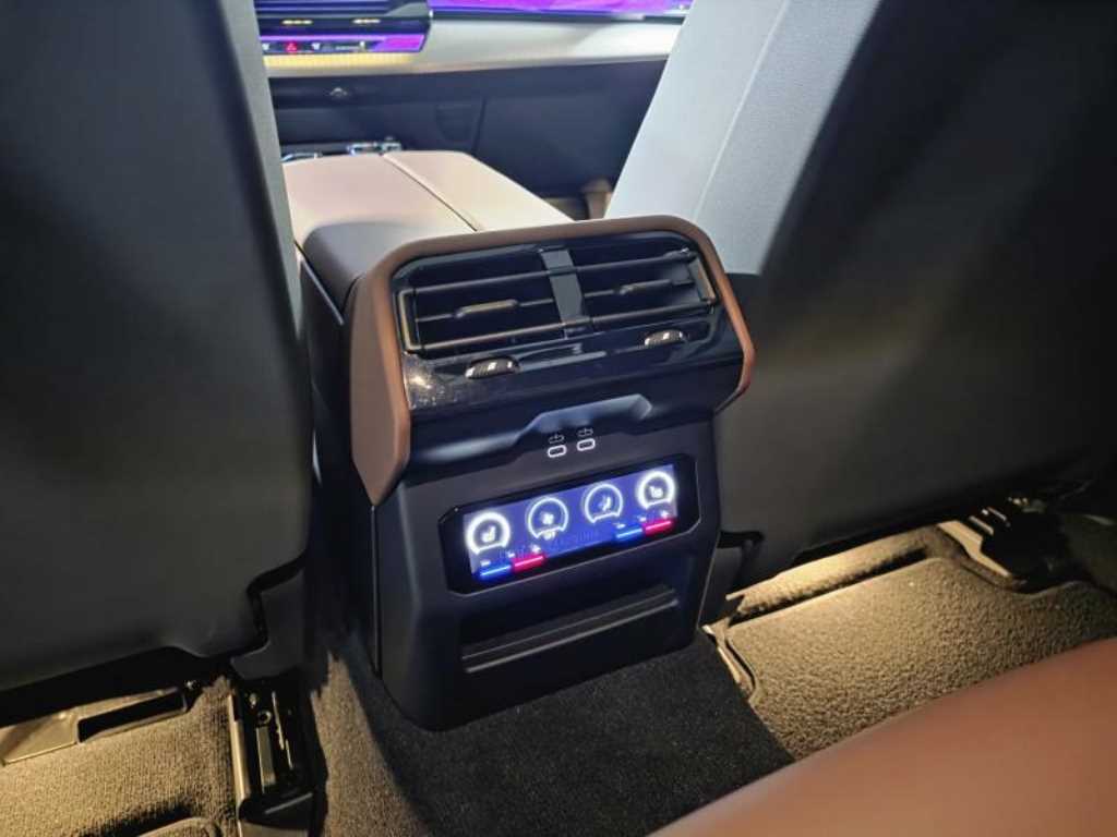 BMW 5-Series — photo 16