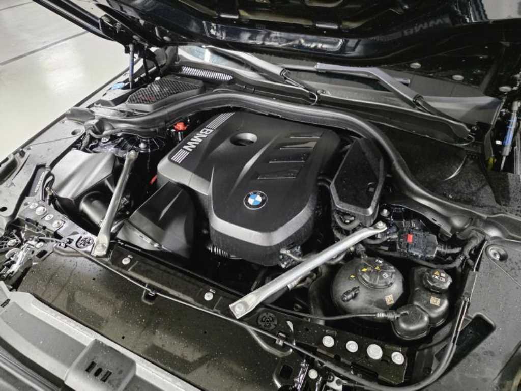 BMW 5-Series — photo 19