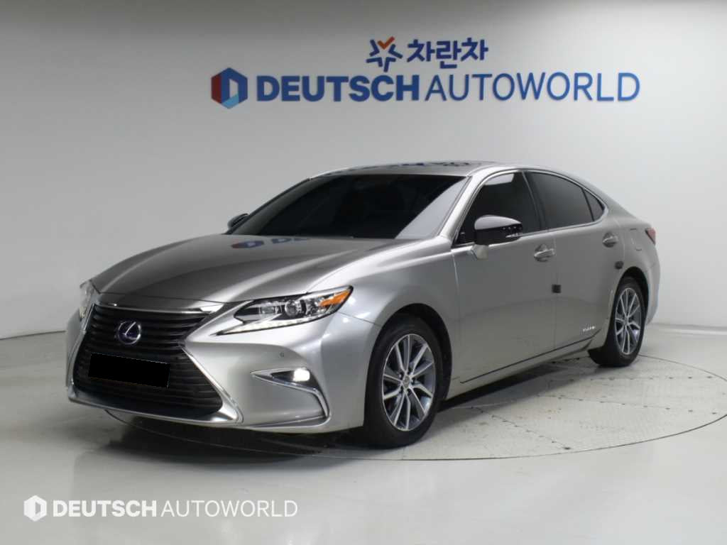 Lexus ES — photo 01