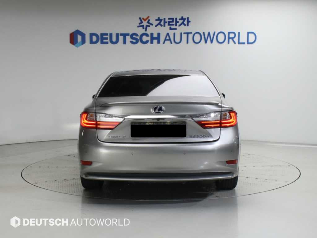 Lexus ES — photo 04