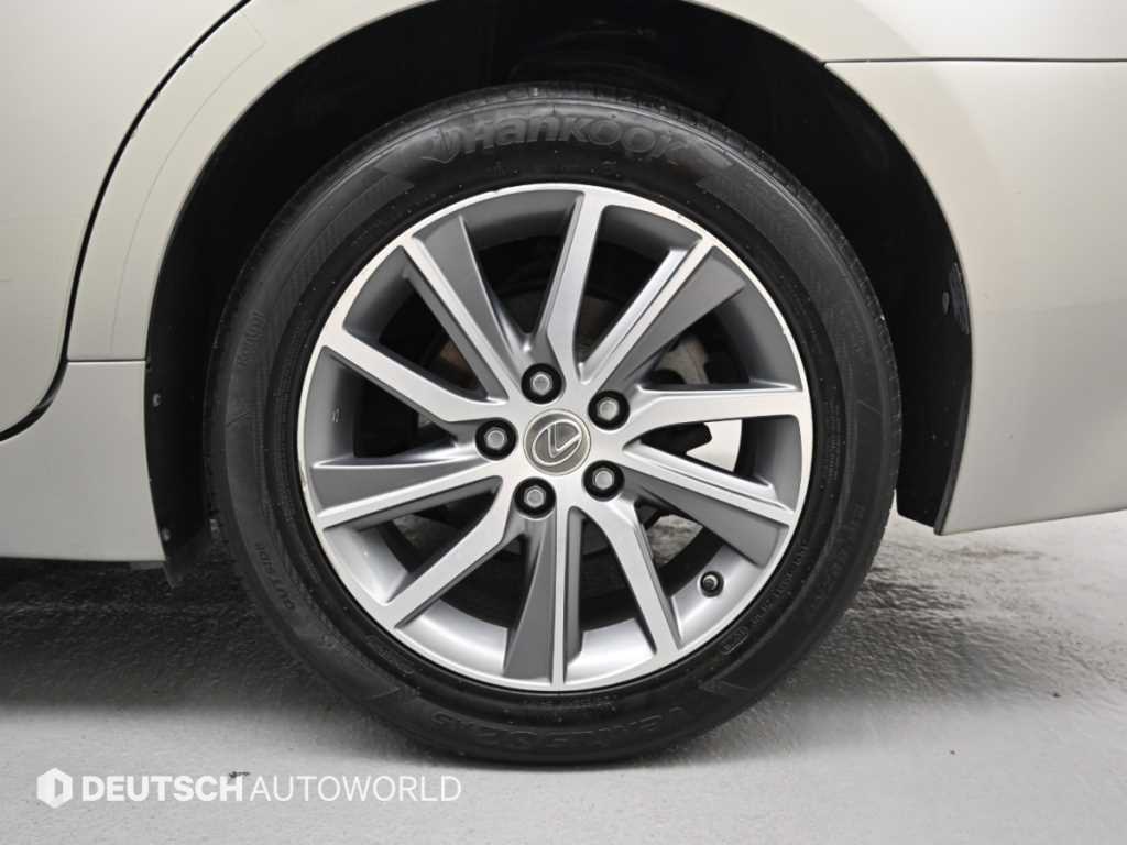 Lexus ES — photo 05