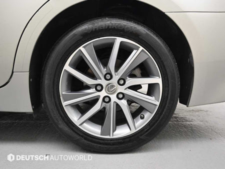 Lexus ES — photo 05