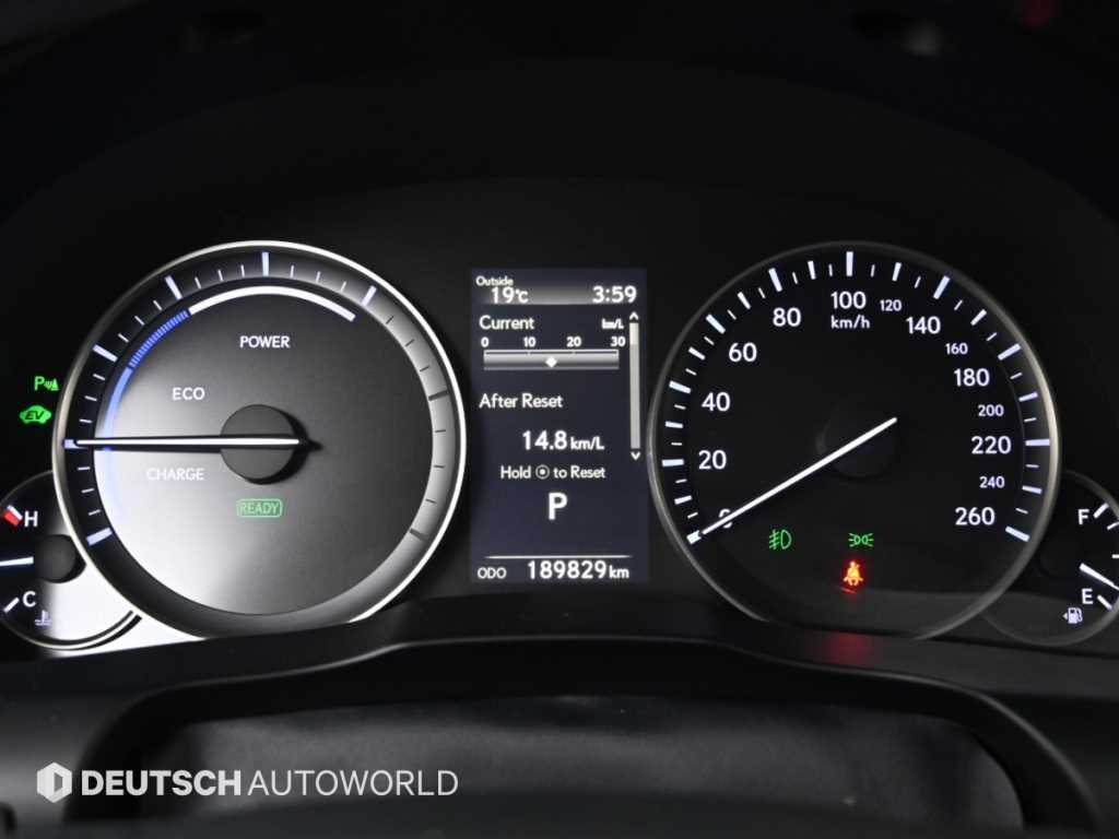 Lexus ES — photo 08