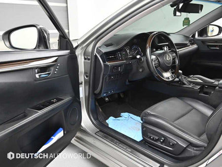 Lexus ES — photo 11