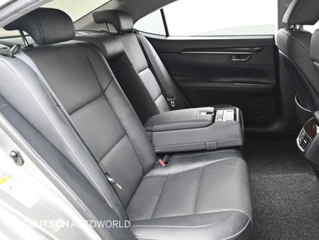 Lexus ES — photo 12