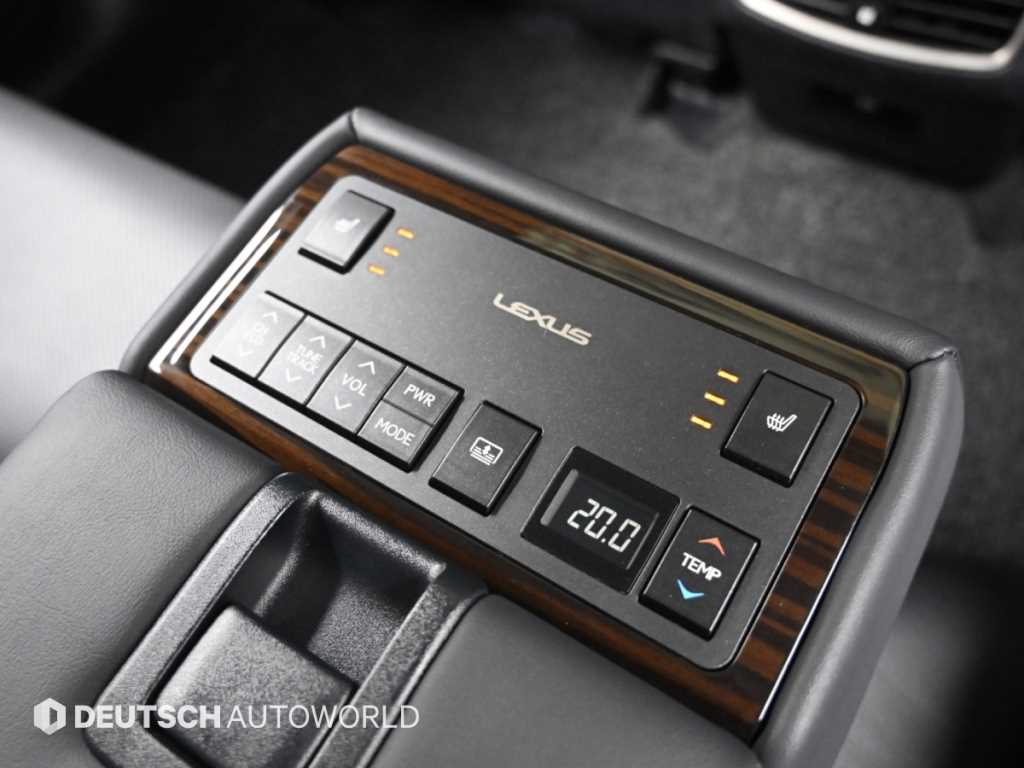 Lexus ES — photo 16