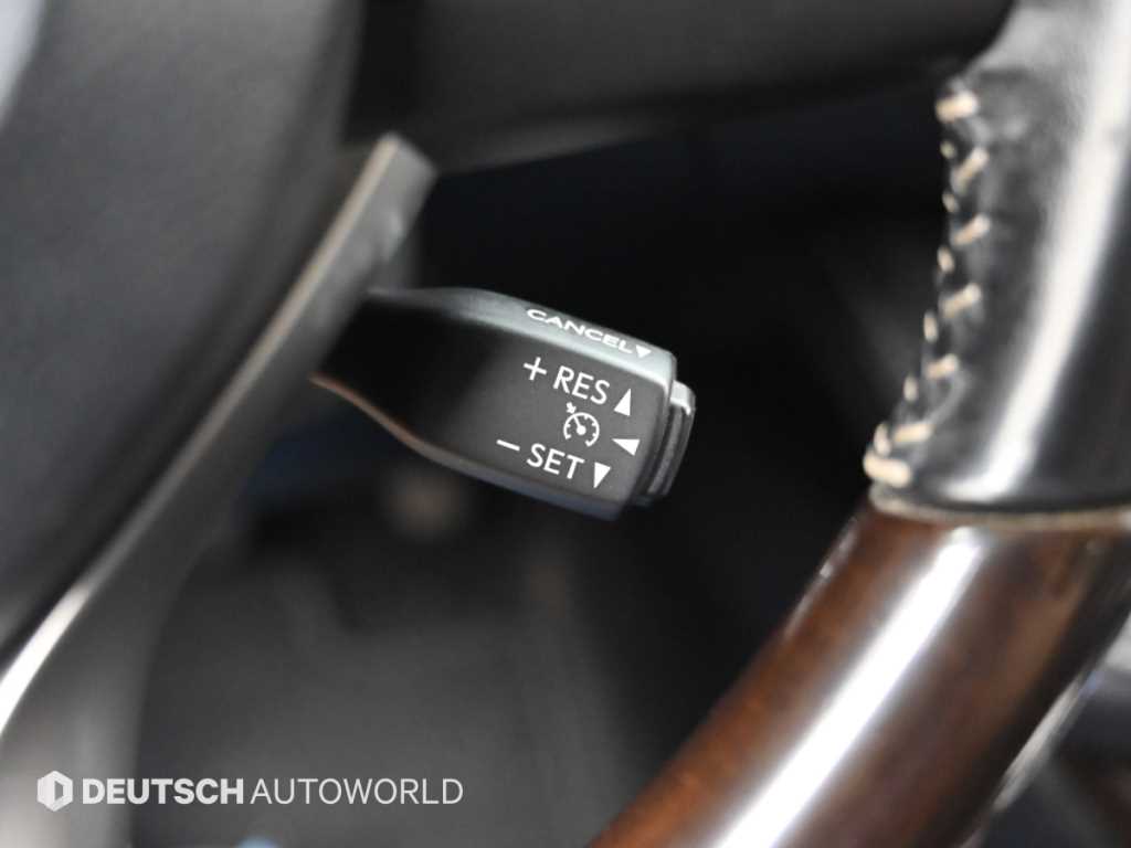 Lexus ES — photo 17