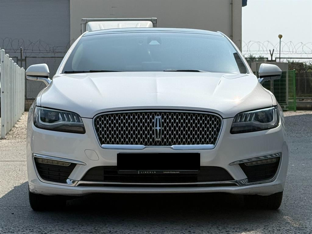 Lincoln MKZ — photo 01