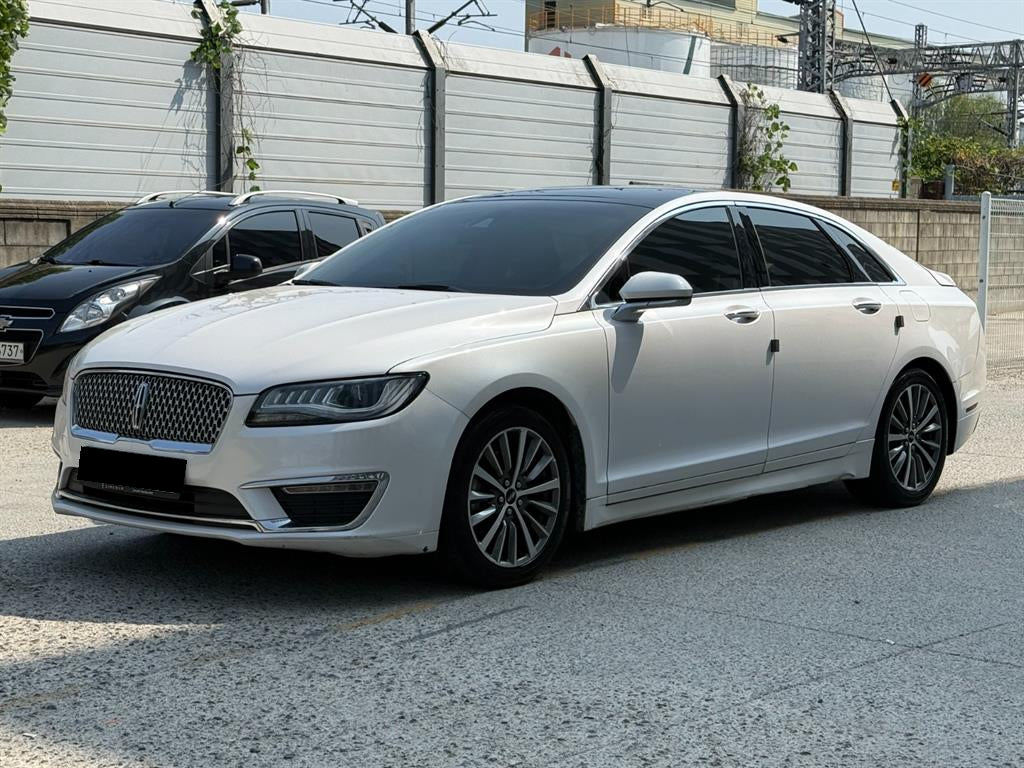 Lincoln MKZ — photo 02