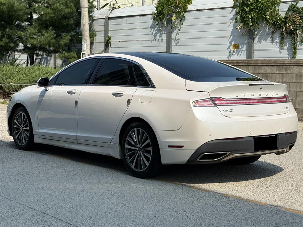 Lincoln MKZ — photo 03