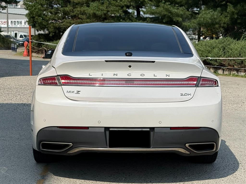 Lincoln MKZ — photo 04