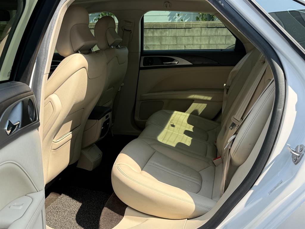Lincoln MKZ — photo 06